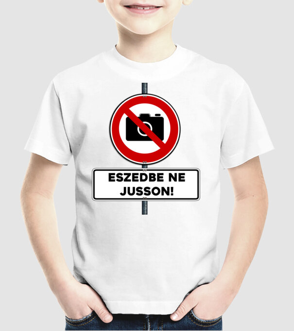  minta fehér pólón