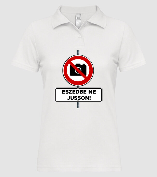  minta fehér pólón