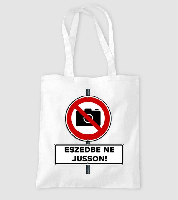  minta fehér pólón