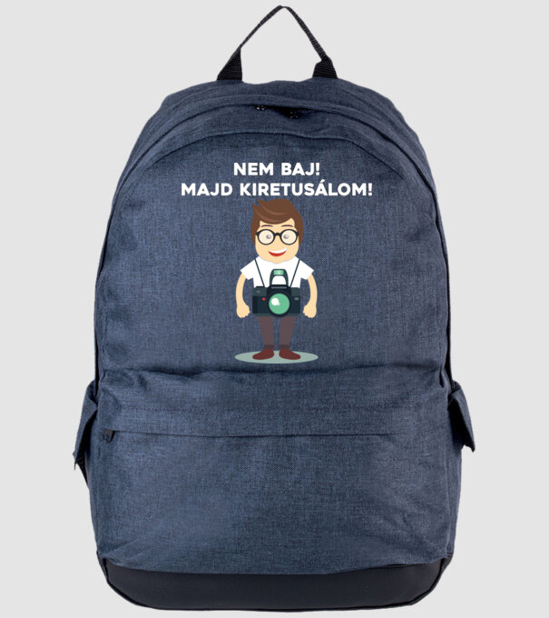  minta farmerkék pólón