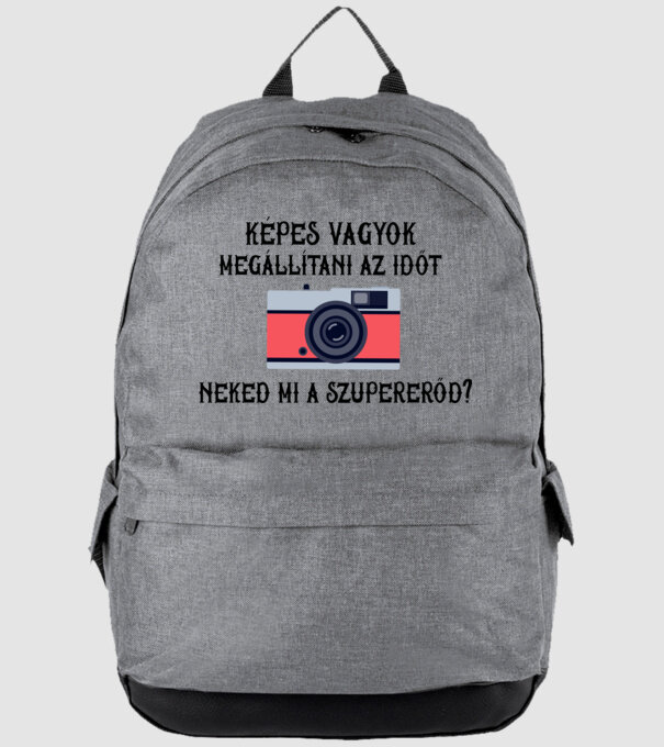  minta szürke pólón