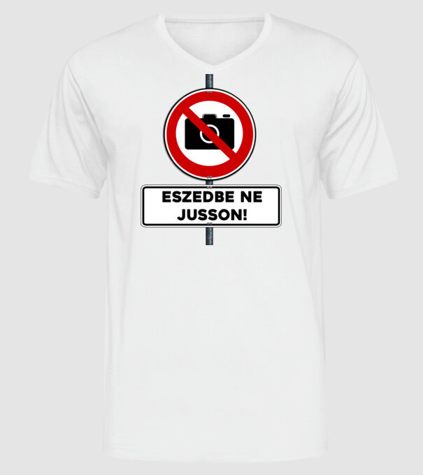  minta fehér pólón