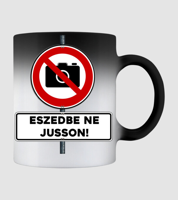  minta fekete pólón